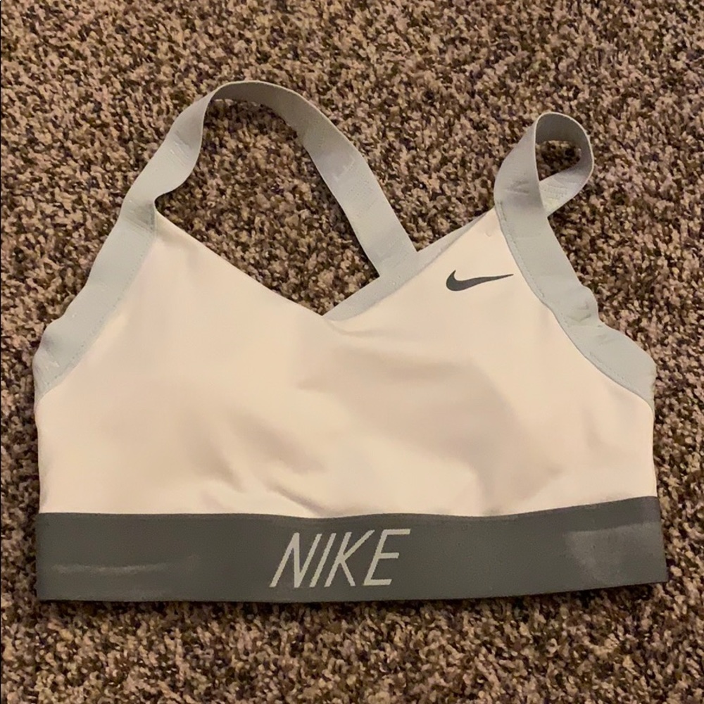 NWOT Nike sports bra